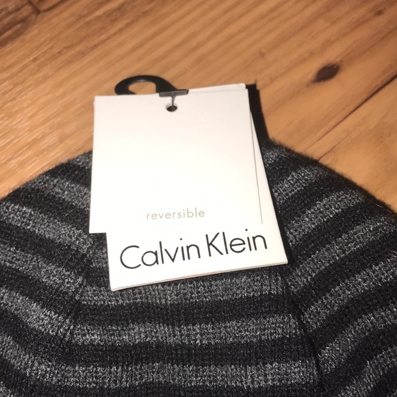 NWT CALVIN KLEIN REVERSIBLE BEANIE - Picture 3 of 6
